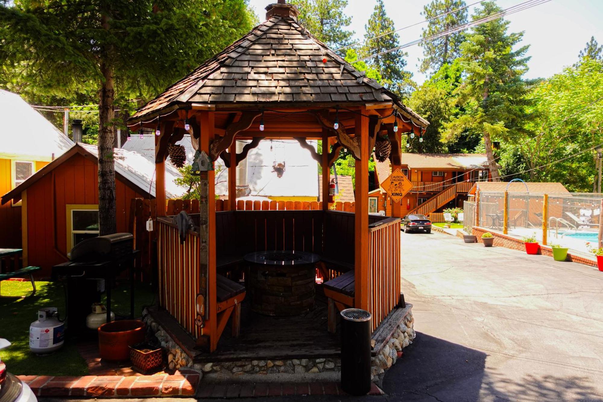 Sleepy Hollow Cabins & Hotel Crestline Zewnętrze zdjęcie